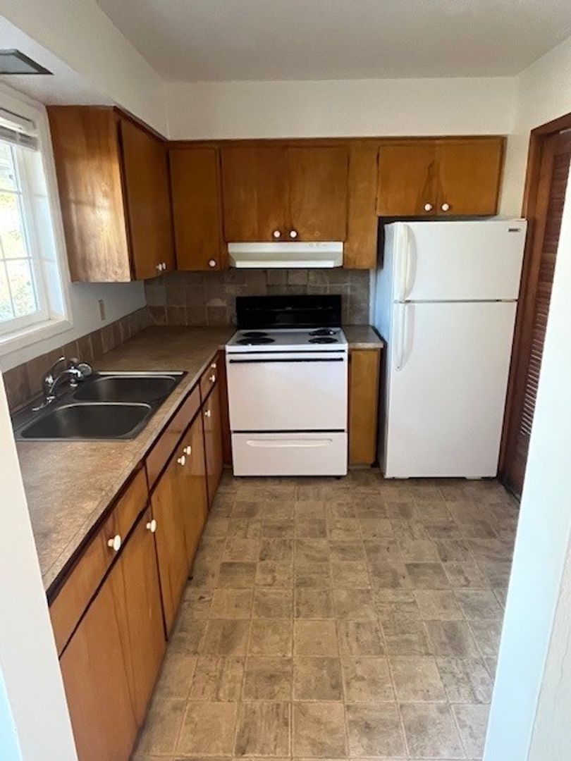 Portland Apartment: 16360 SE Stark St