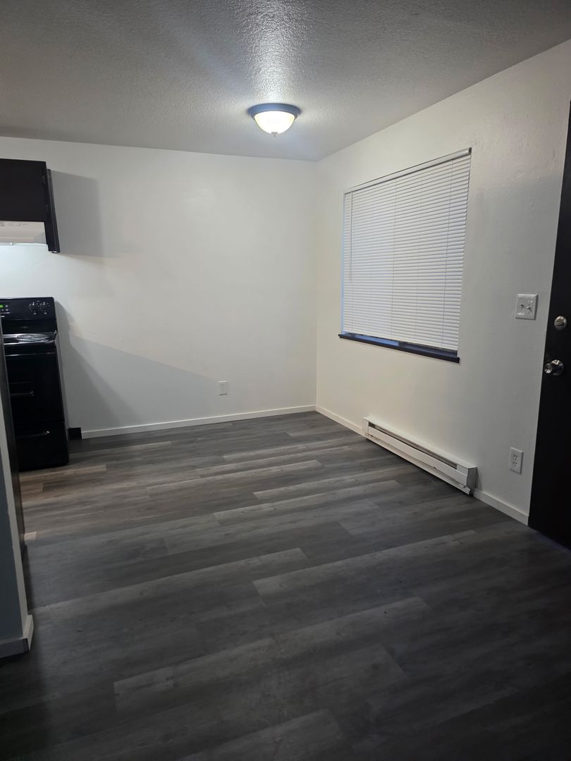 Portland Apartment: SE 160th Ave