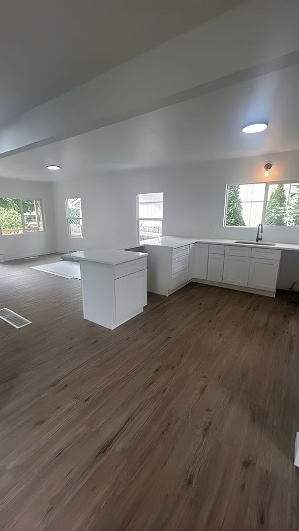 Portland House: 8833 SE Pine St