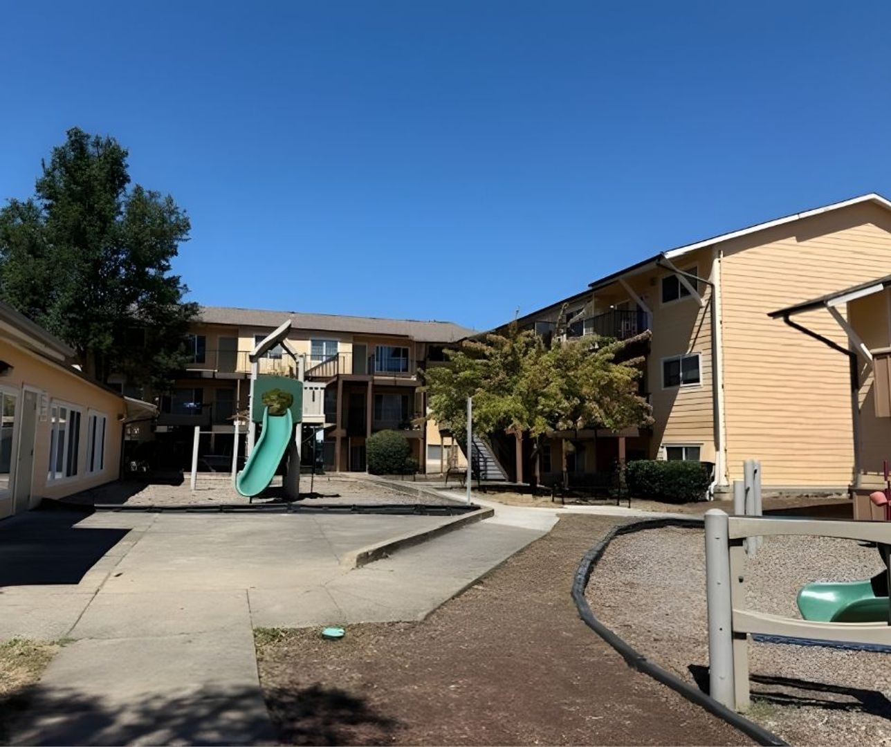 Portland Apartment: 2609 SE 145th Ave