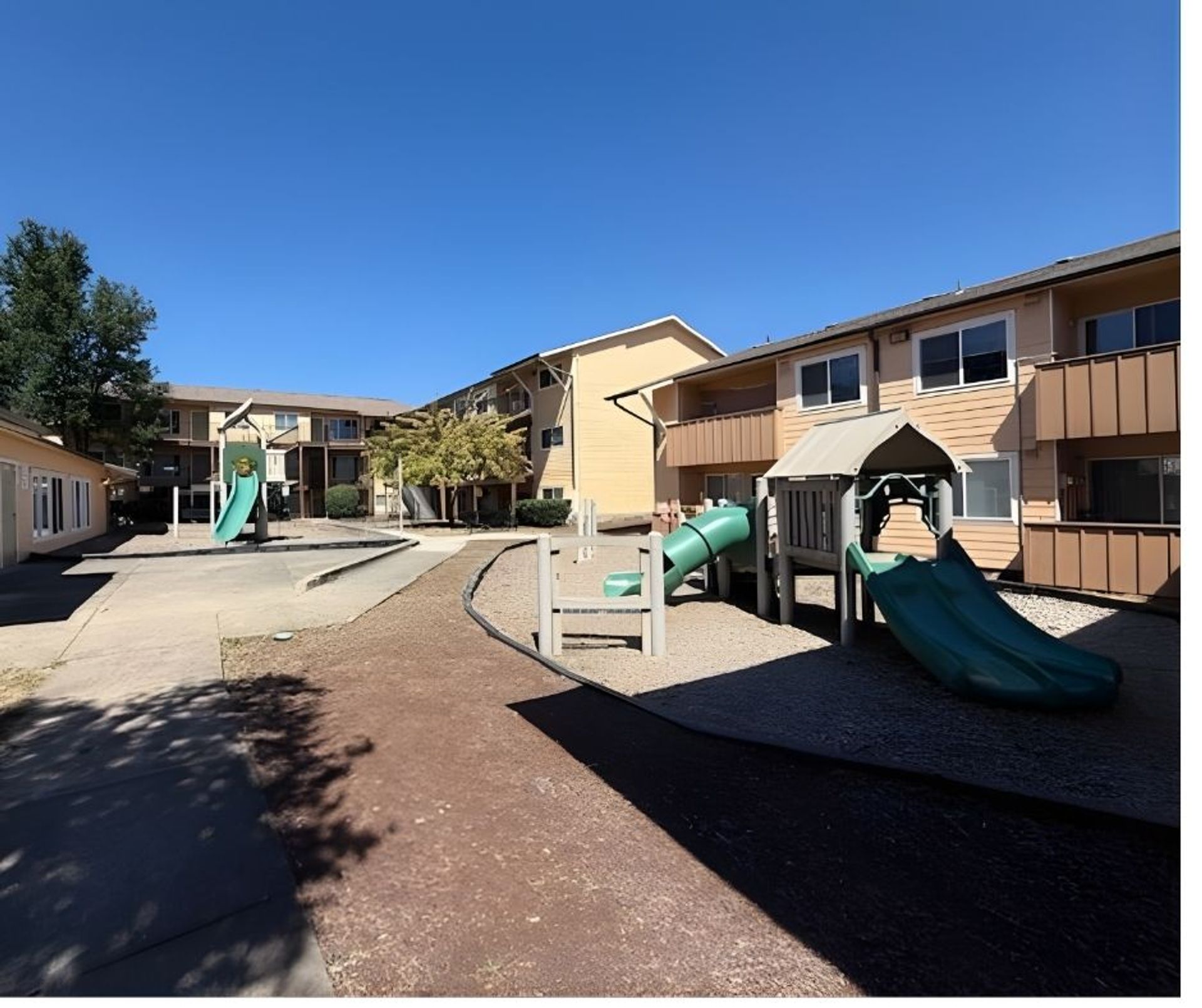 Portland Apartment: 2609 SE 145th Ave