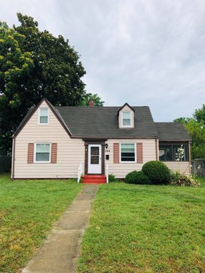 Adorable 3 bdrm/1 bath Home Located in Desirable West End! – photo 1