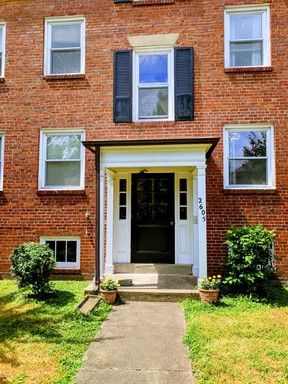 Beautiful 2bdrm/1bth Apartment Located in Richmond's Upper Fan District! – photo 1