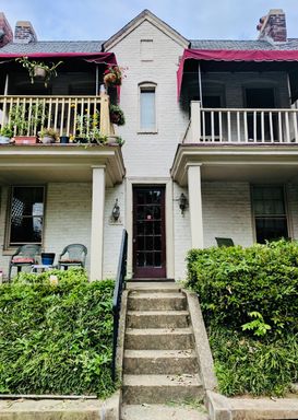 Charming 1bdrm/1bth Apartment Located in Richmond's Museum District/Carytown Area w/Private Balcony! – photo 1