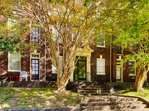 Newly Renovated 1bdrm/1bth Apartment Located in Richmond's Fan District in the Heart of VCU w/Private Balcony! – photo 1