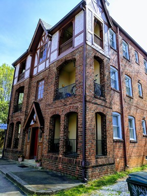 Charming 2bdrm/1bth Apartment Located in Richmond's Fan District with Private Balcony! – photo 1