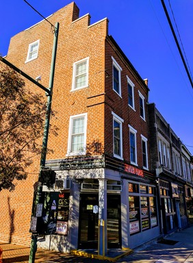 Completely Renovated 1bdrm/1bth Luxury Apartment located in Shockoe Bottom w/Private Balcony – photo 1