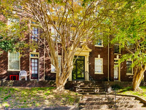 Large 2 bdrm/1 bth Apartment located in Richmond's Fan District in the Heart of VCU!! – photo 1
