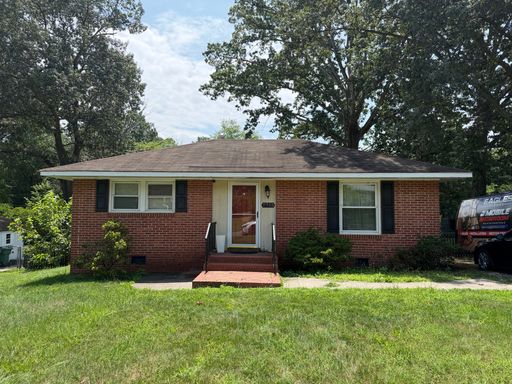Charming 2 Bedroom Home with Spacious Yard in Henrico!