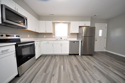 Large Two Bedroom 1.5 Bathroom Townhome Located in the Heart of Warrenton