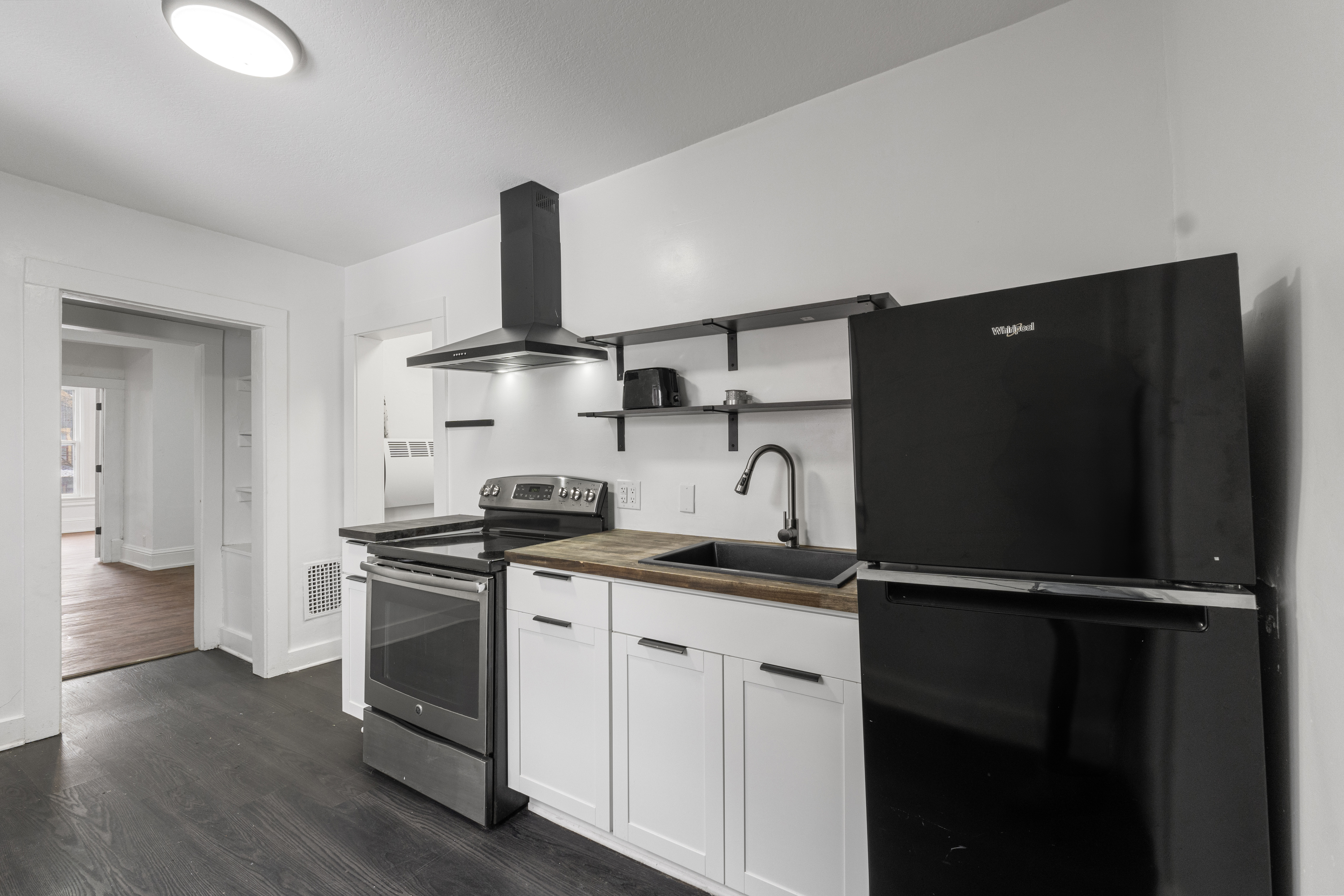 849 Columbia Avenue interior