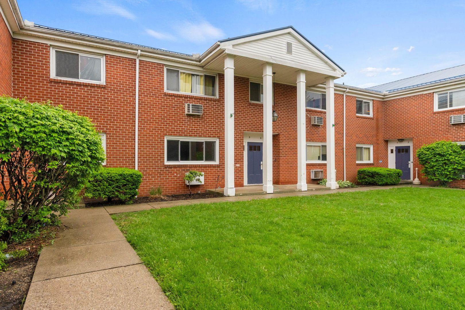 Fort Wayne Apartment: 2121 Engle Road