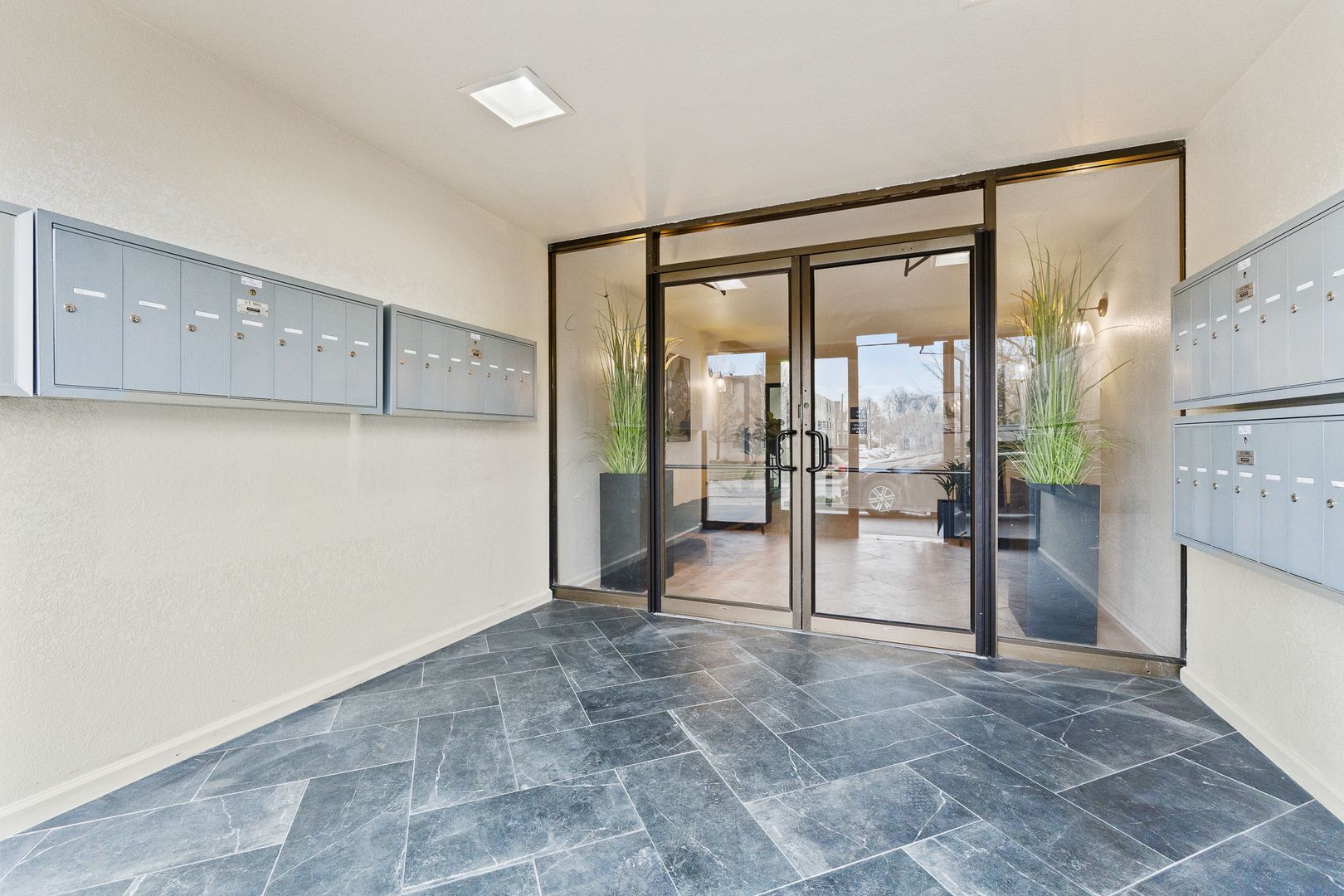 Fort Wayne Apartment: 2445 Fairfield Ave