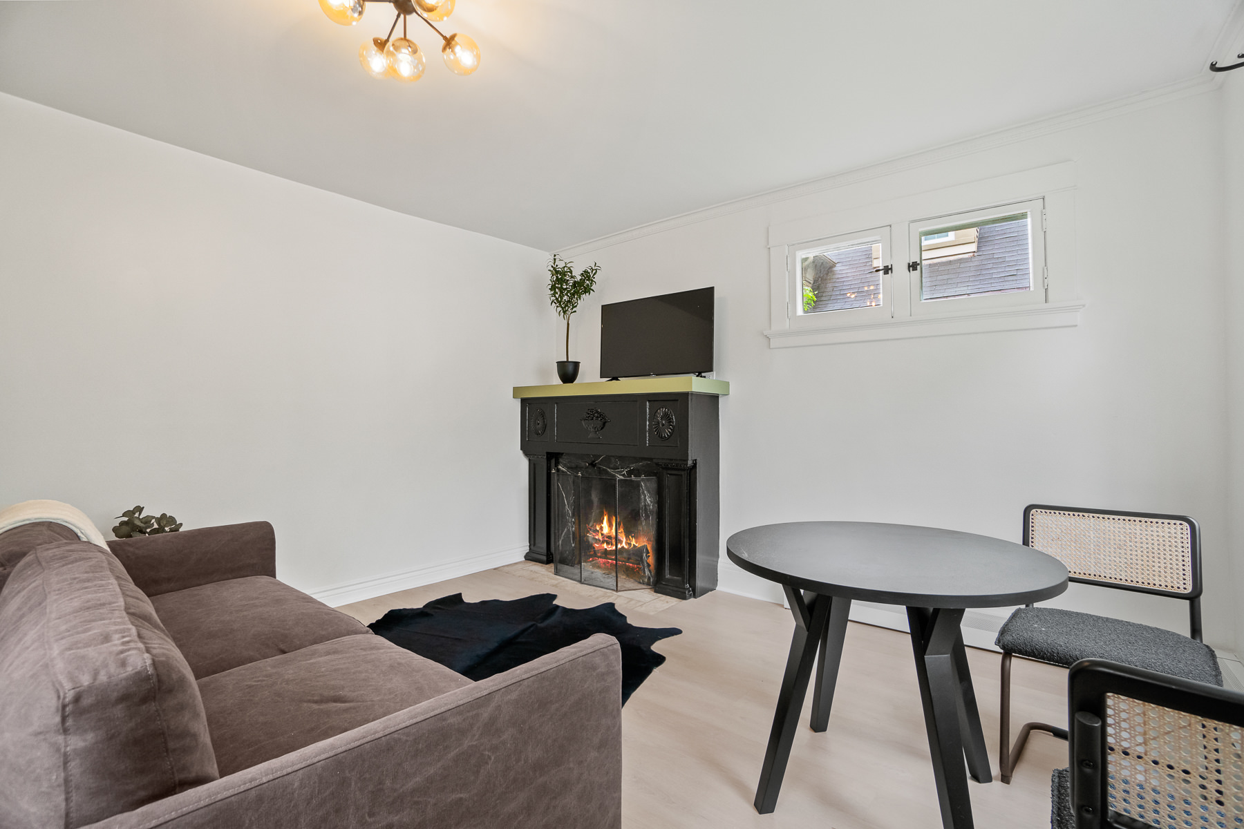 1123 West Washington Boulevard interior