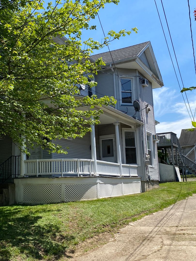 Scranton Apartment: 1634 Capouse Avenue