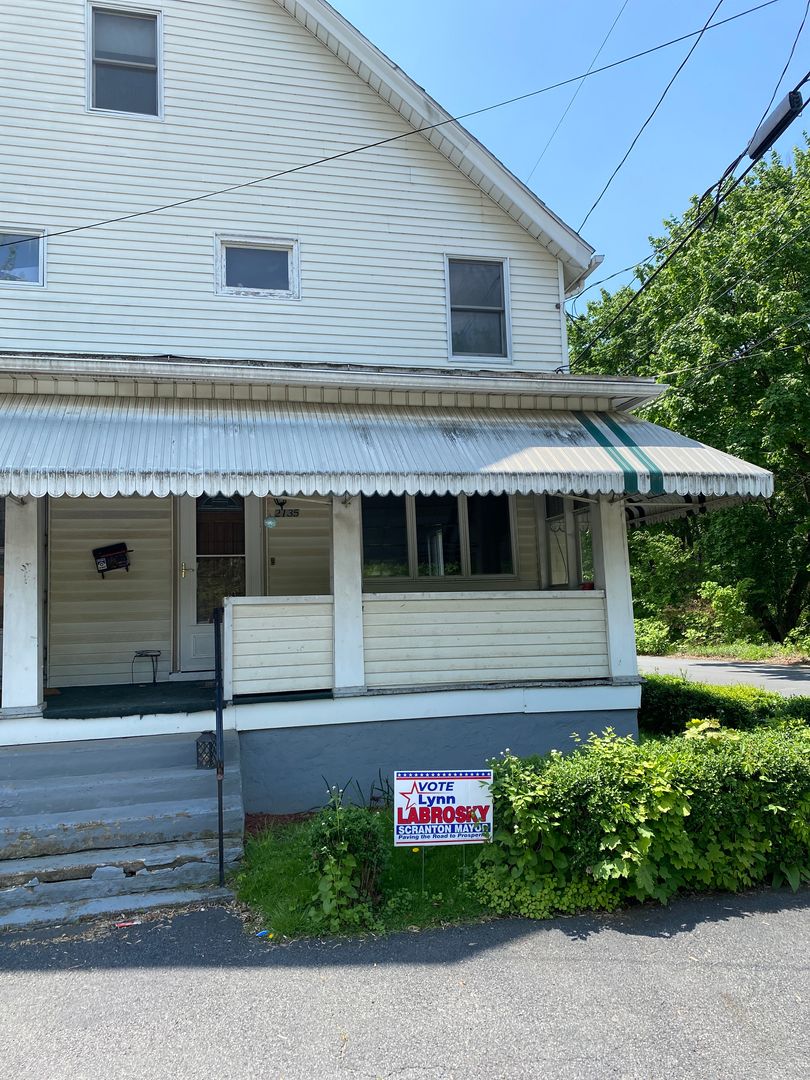 Scranton Apartment: 2133-2135 Jackson Street