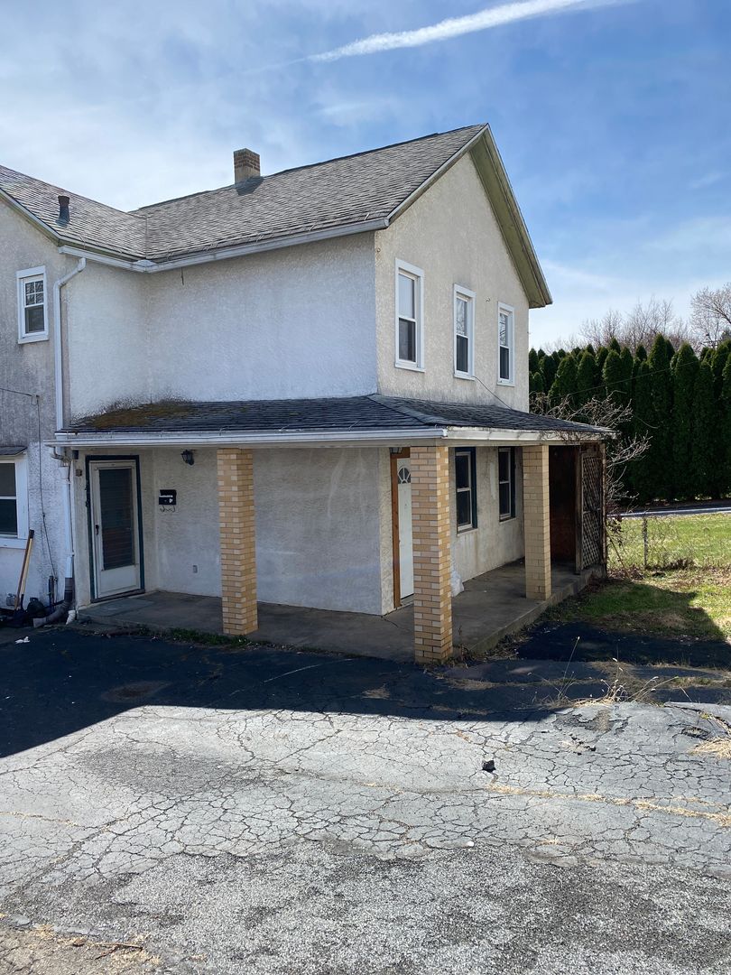 Scranton Apartment: 418 Saint Frances Cabrini Ave