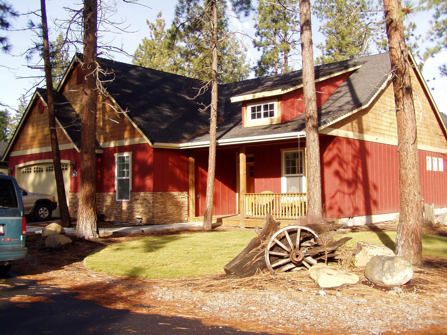 Sisters House: 964 E Creek View Drive