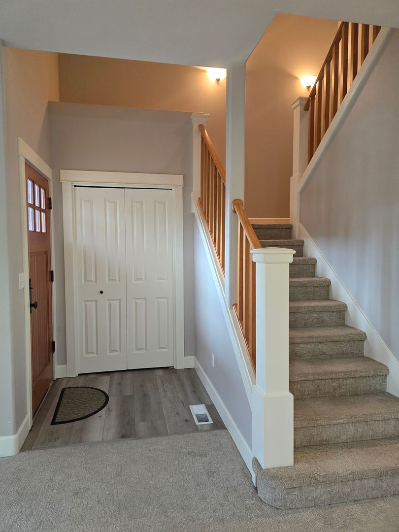 Sisters House: 687 W Jefferson