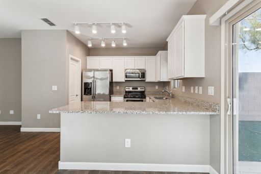 Gorgeous Condo – photo 1