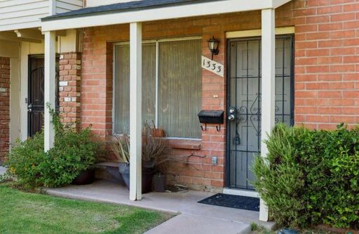 Adorable Townhome – photo 1