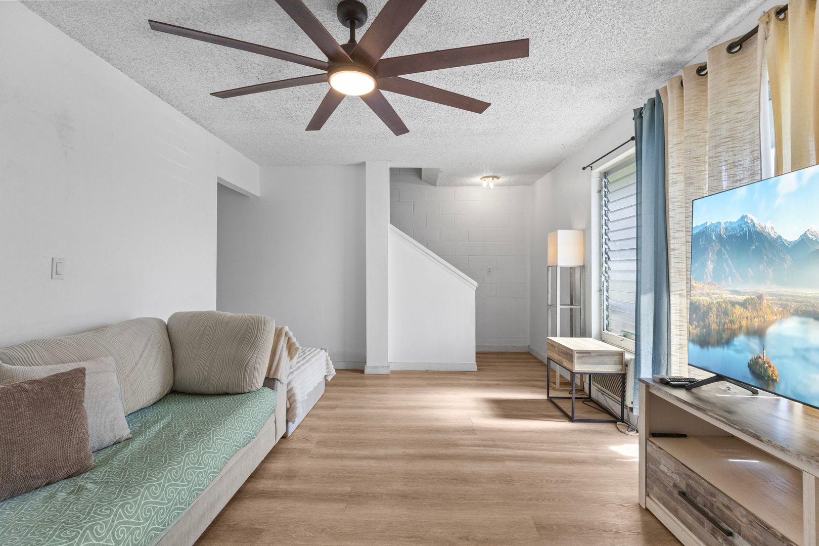 Aiea House: 98-260 Ualo St, APT 2,