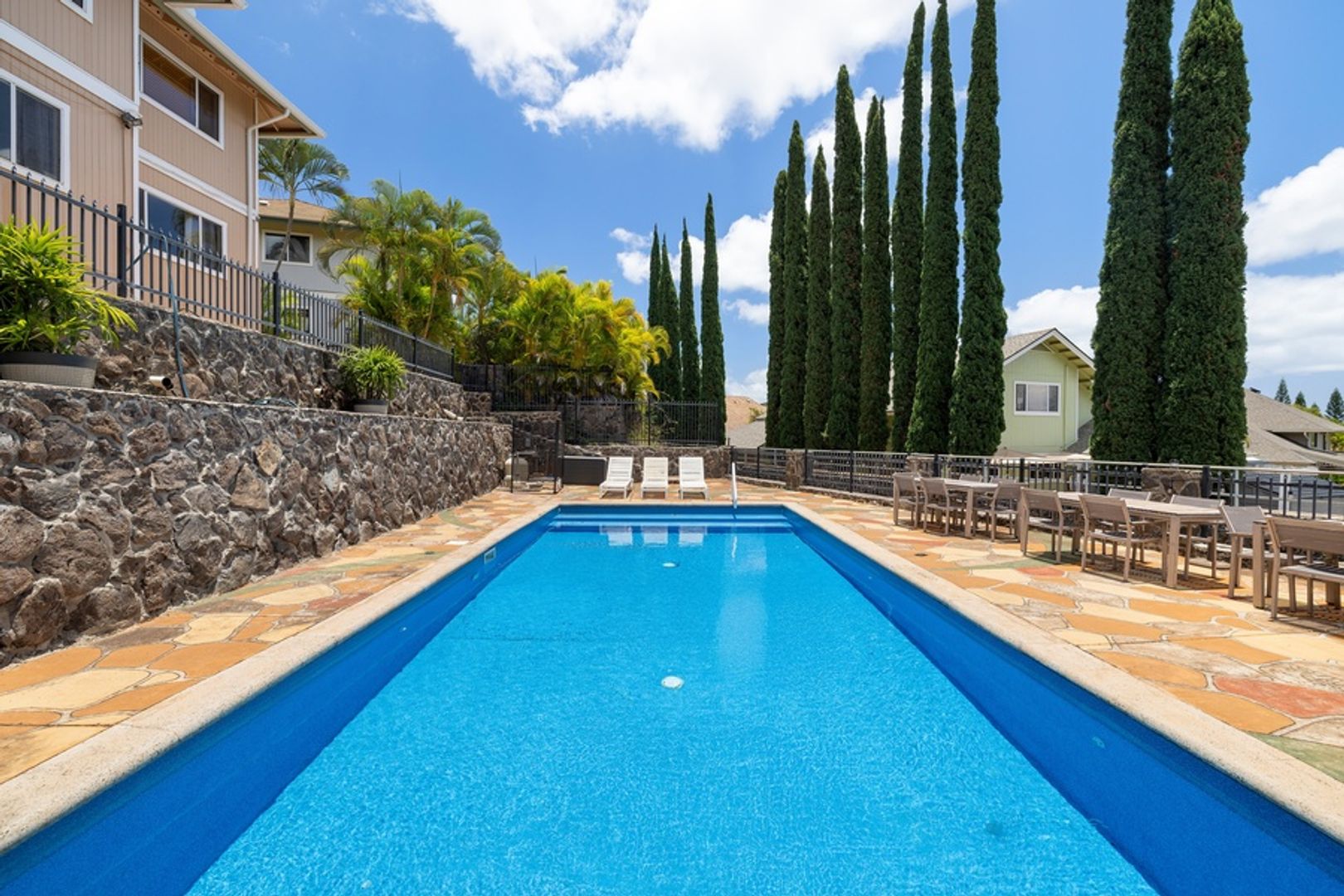 Lux Makakilo Hale: 5BR Retreat w/ AC, Private Pool & Ocean Views