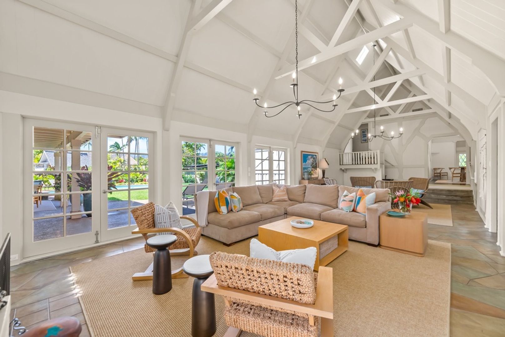 Honolulu House: 4584 Kahala Avenue