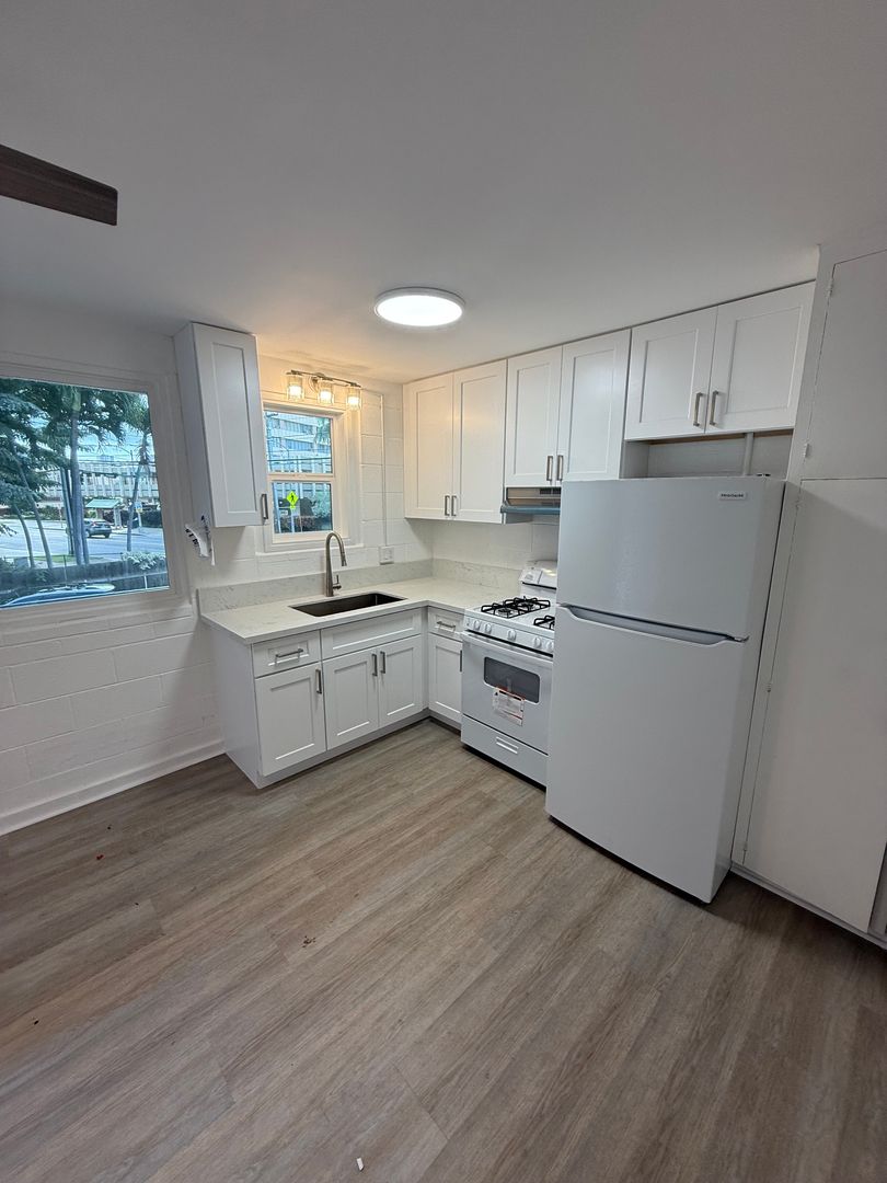 Honolulu Apartment: 2510 Date St