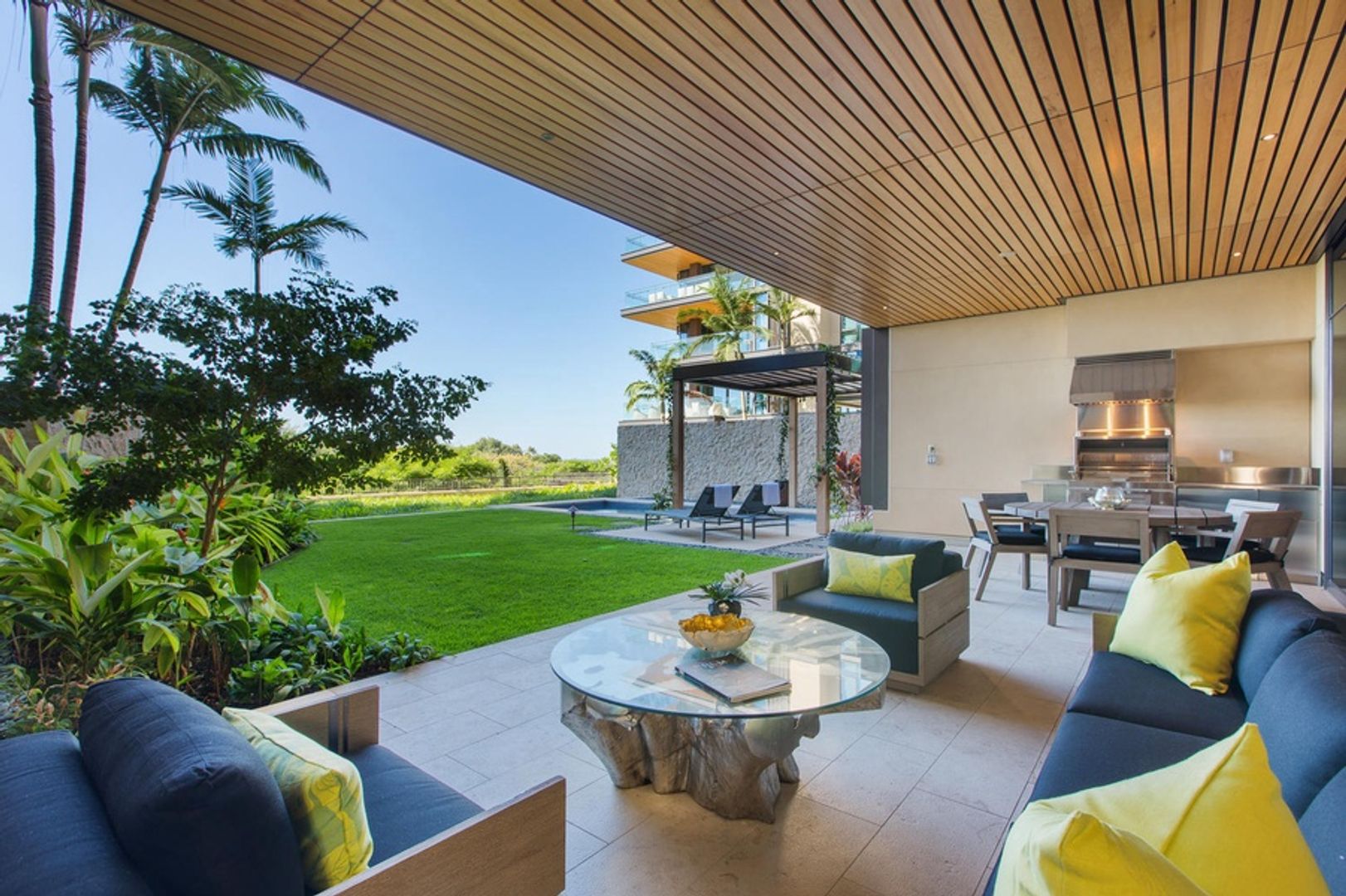 Honolulu House: 1388 Ala Moana Boulevard