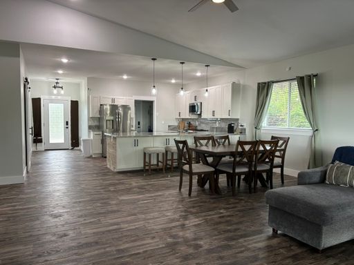 Gorgeous Pet Friendly 3 Bedroom / 2 Bath Executive Home in Discovery Harbor