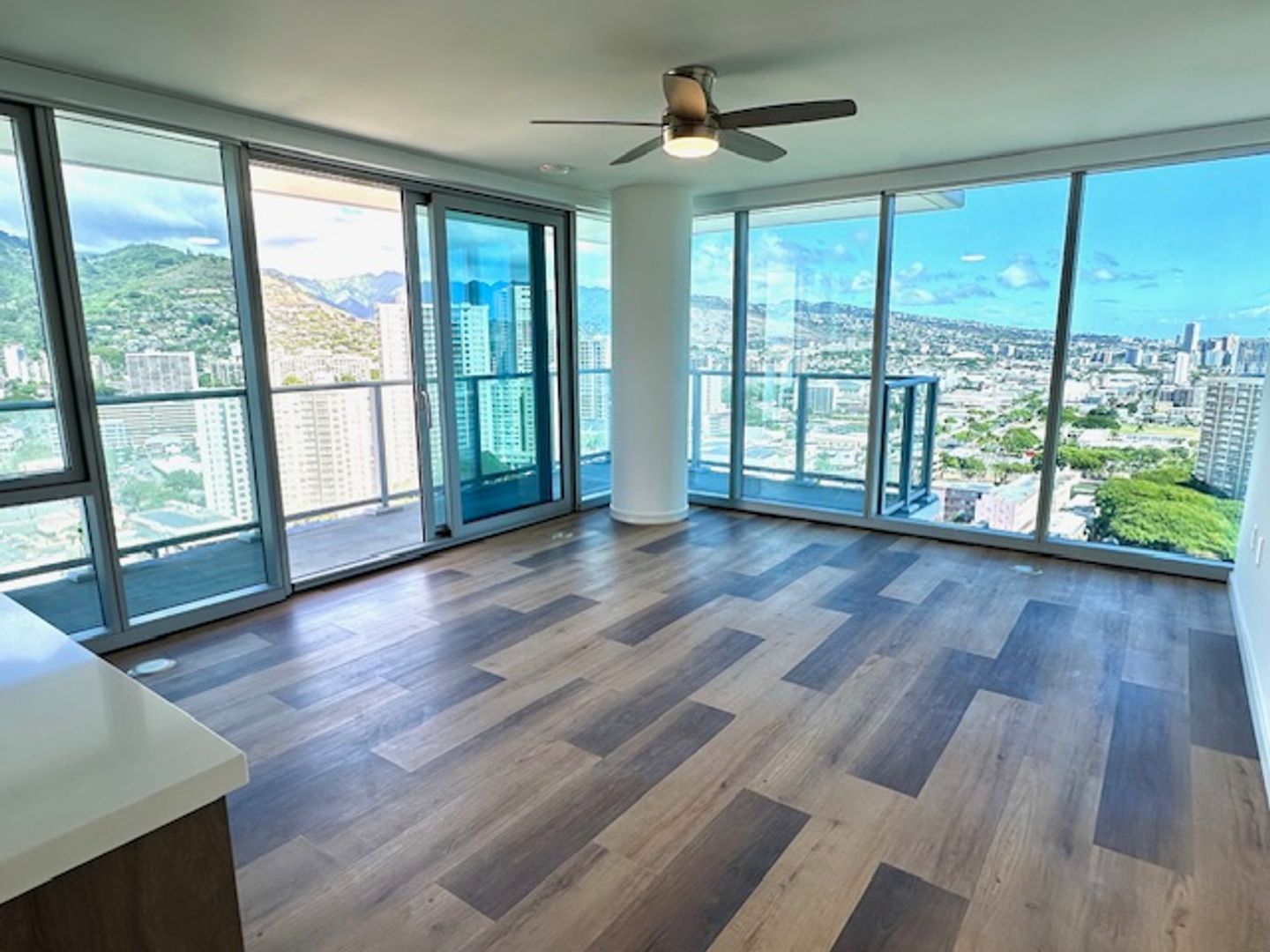 Honolulu Condo: 1515 Liona St. #2411