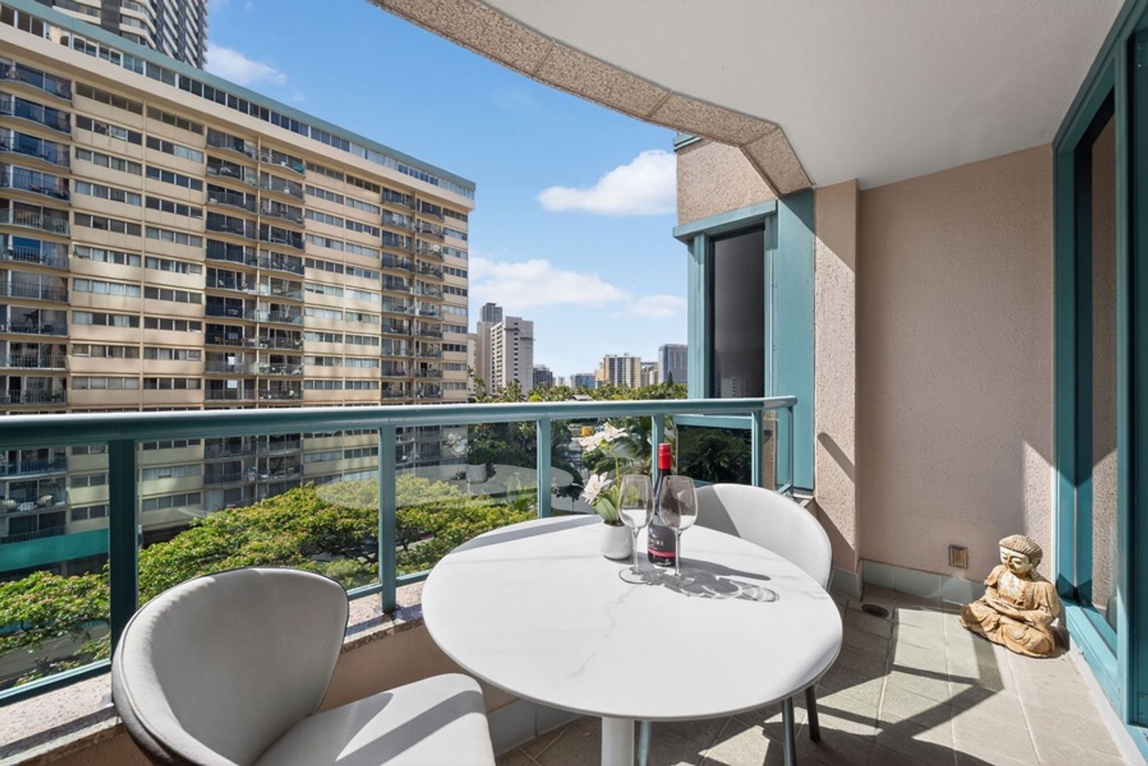 Honolulu House: 1888 Kalakaua Avenue