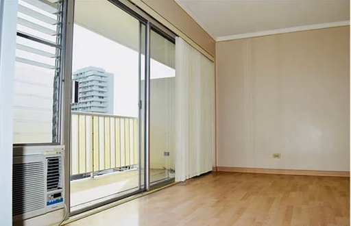 RARELY AVAILABLE 1 Bedroom, 1 Bath top floor corner unit in Makiki Colony! – photo 1