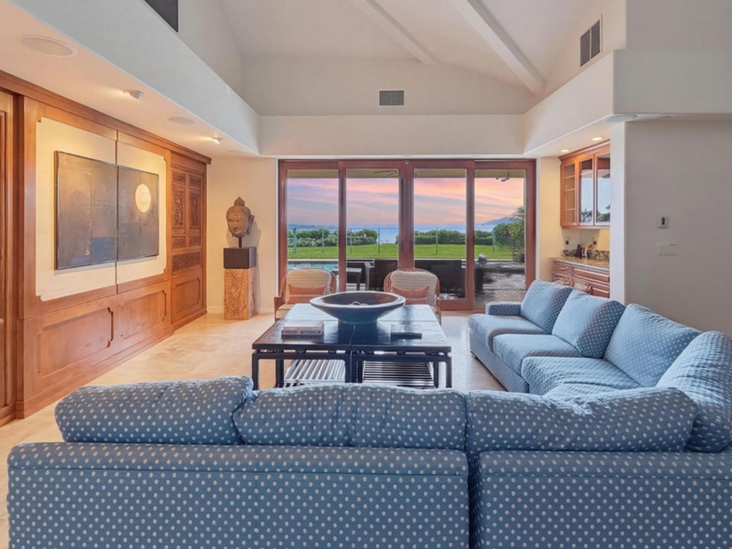 Honolulu House: 221 Portlock Road