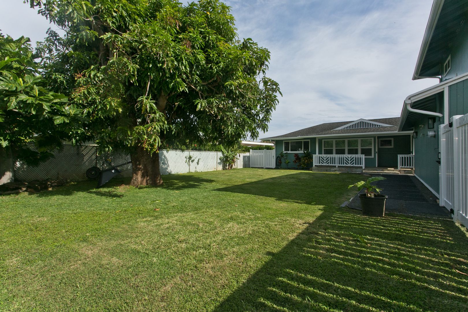 Honolulu House: 6127 Kawekiu Pl