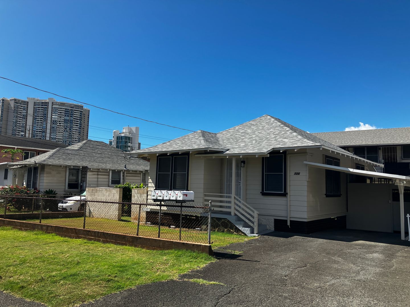 Honolulu House: 726 Hausten St
