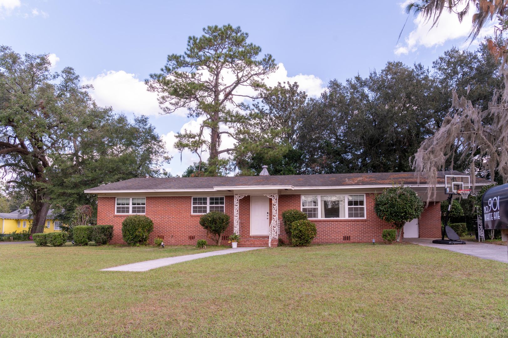 Live Oak House: 901 White Ave