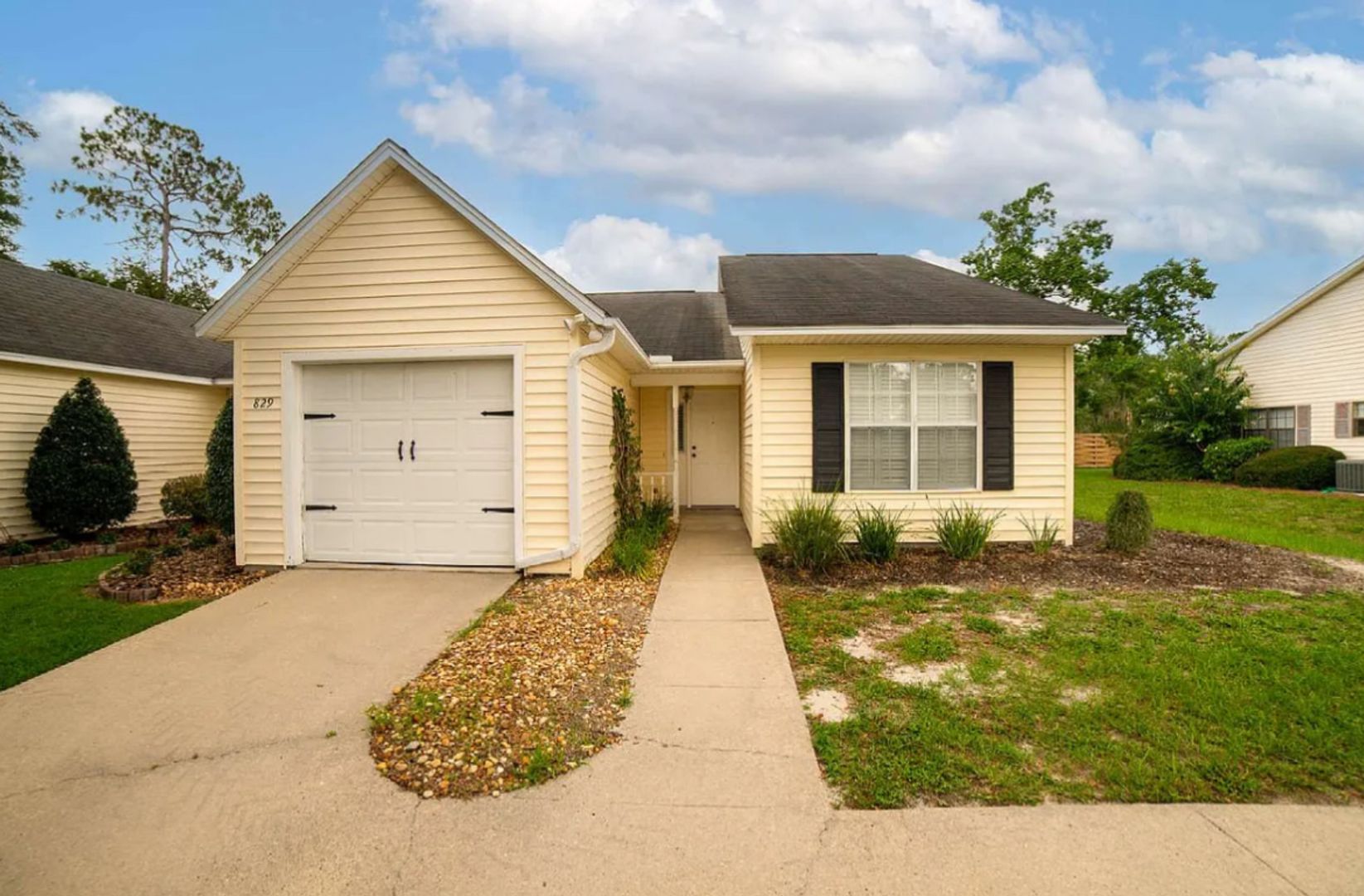 Live Oak House: 829 Tara Trace Circle SW