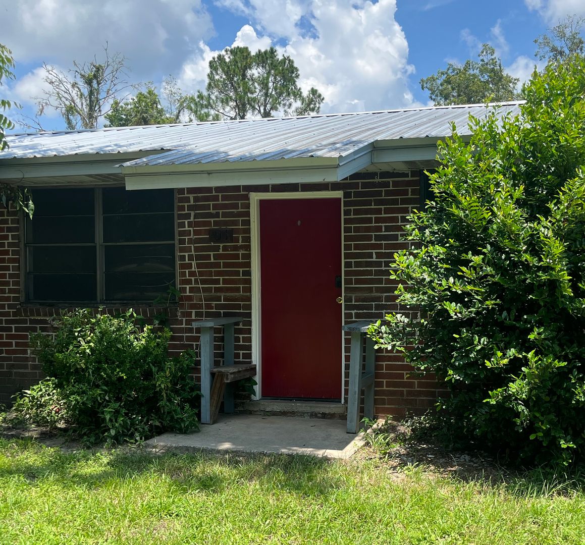 Live Oak Apartment: 803-828 Floyd St NE