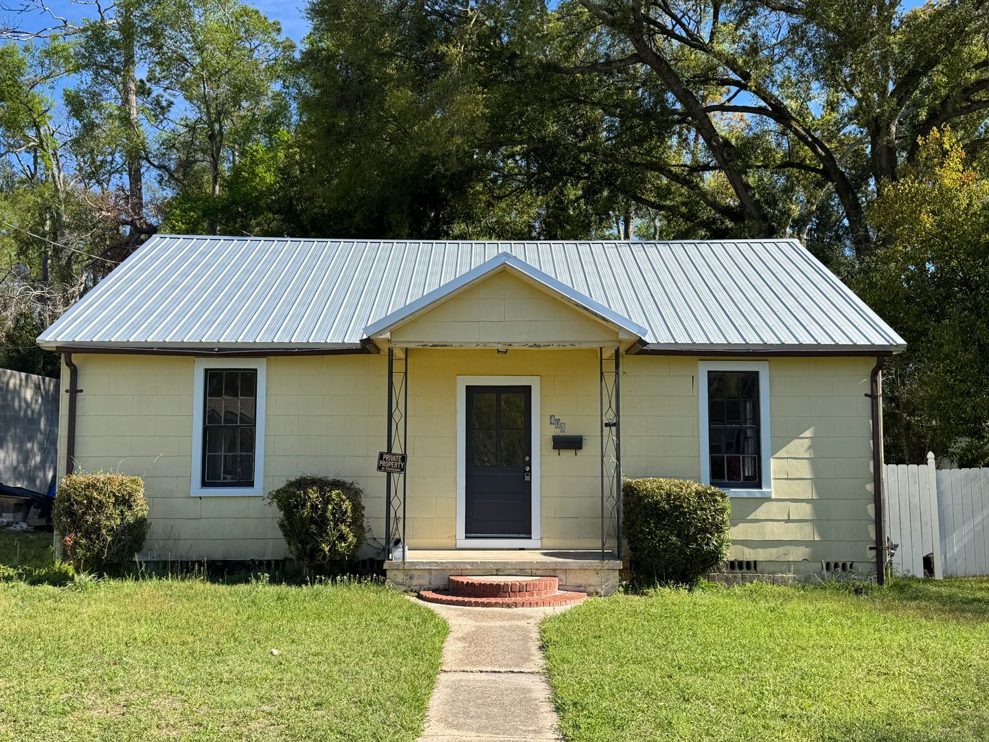 Live Oak House: 403 Helvenston St