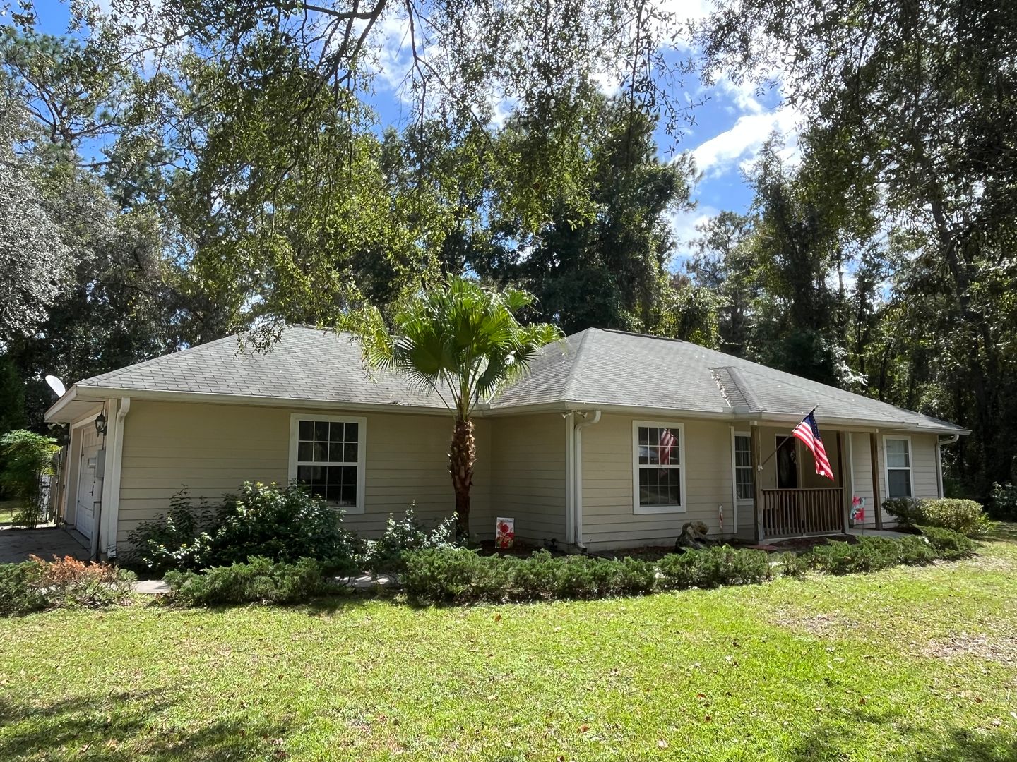 3BR/2BA Home with 2 Car Garage, Fenced Yard & RV Hookups – Lake City, FL