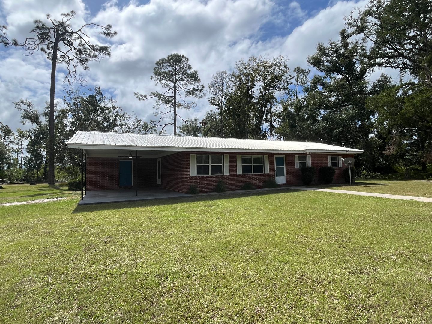 Spacious 4-Bedroom Brick Home on 1 Acre – Just Outside Live Oak, FL