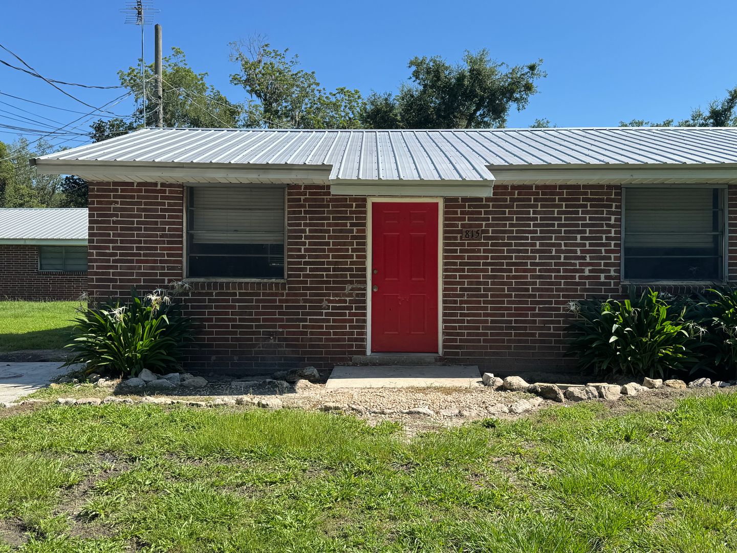 Live Oak Apartment: 815 McGee Street NE