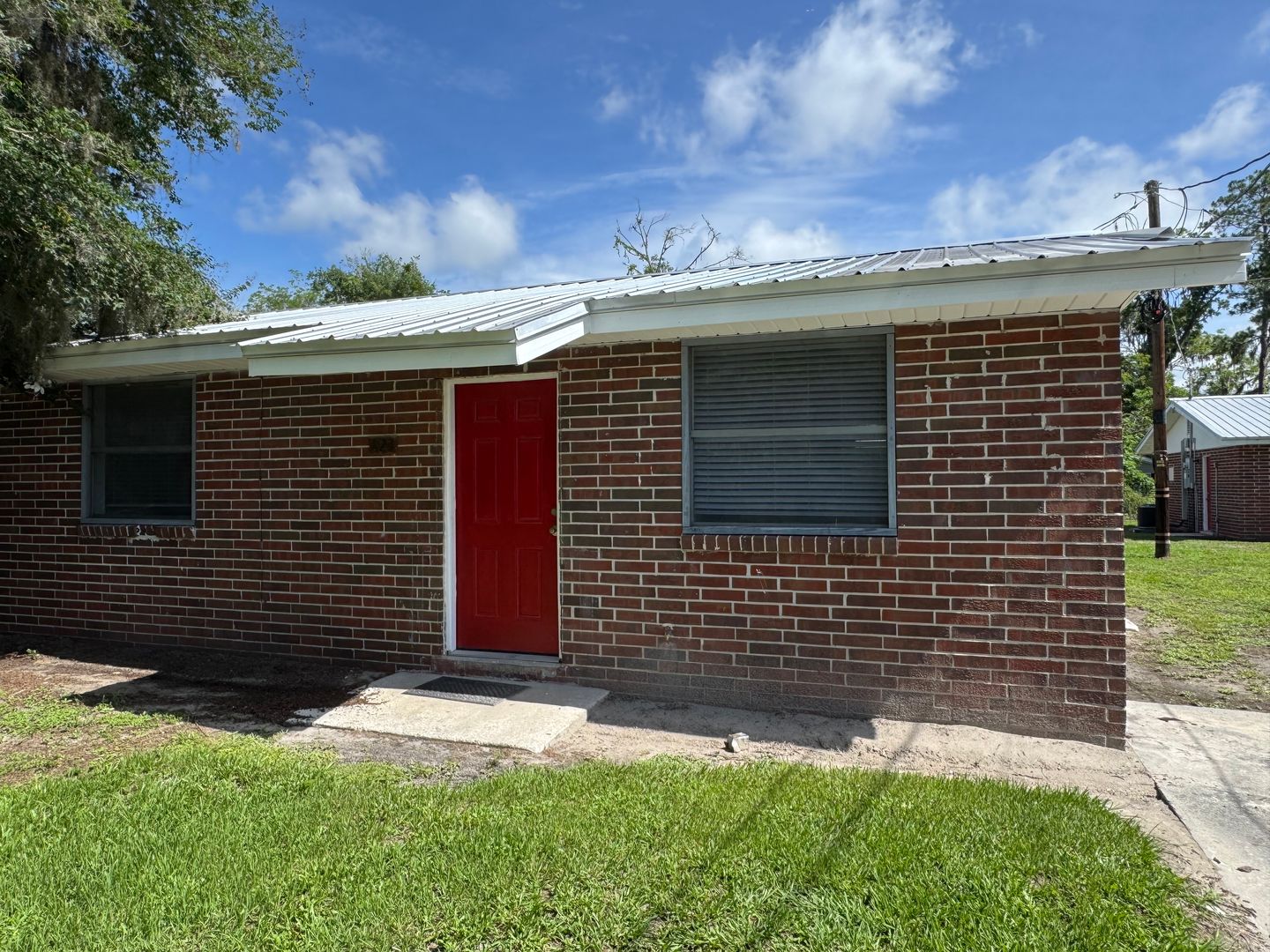 Live Oak Apartment: 803-828 Floyd St NE
