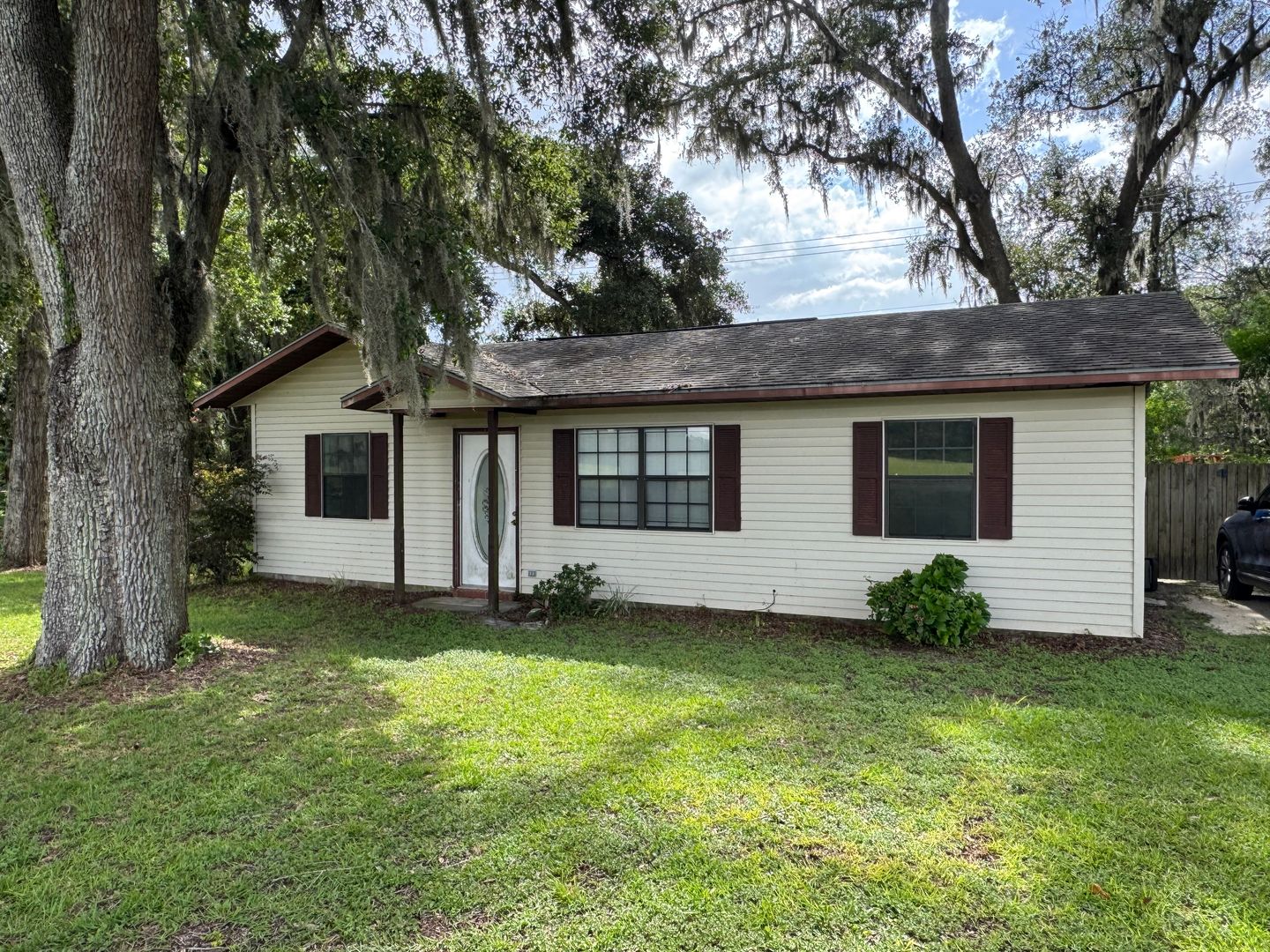 Live Oak House: 8417 Goldkist Blvd