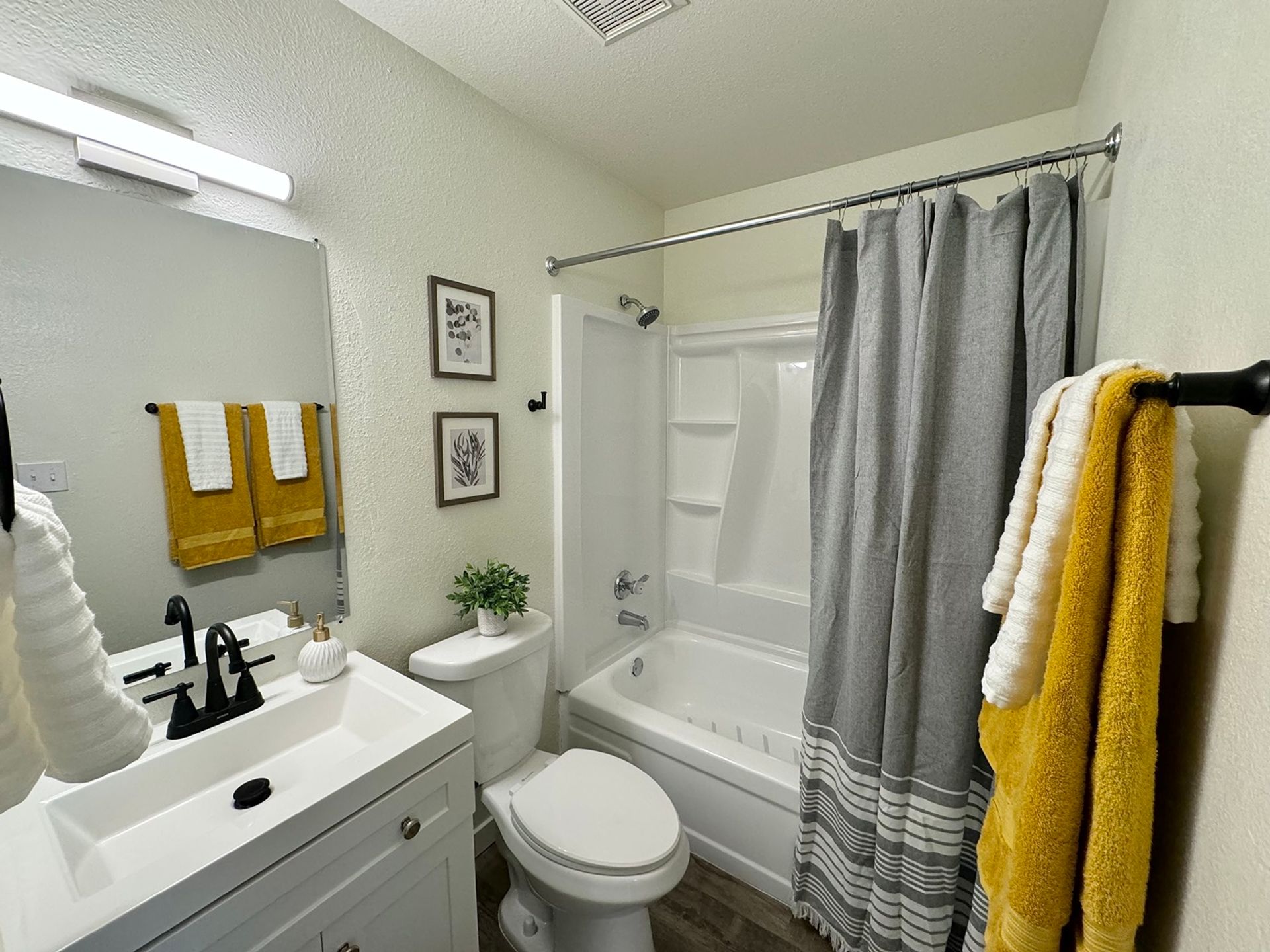 40 8102 W Lamar Rd, Glendale, AZ 85303