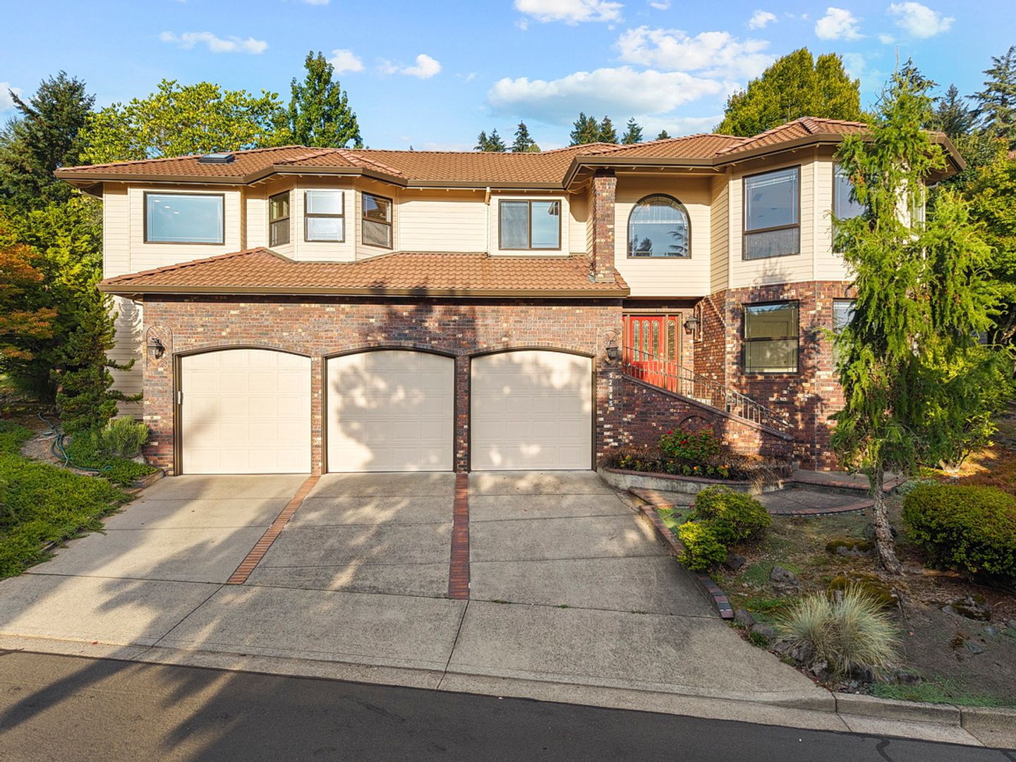 Happy Valley House: 12345 SE Wagner St