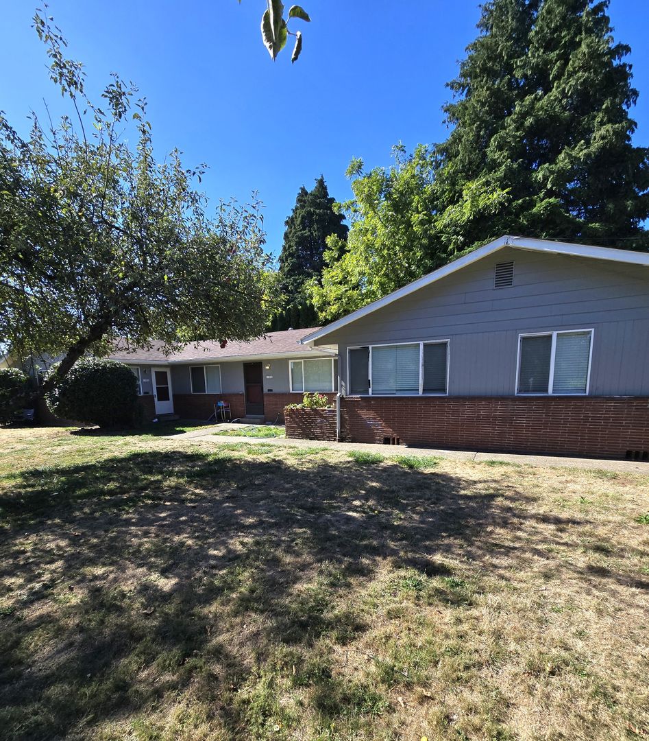 Portland Apartment: 11050,11052,11054 NE Glisan St.