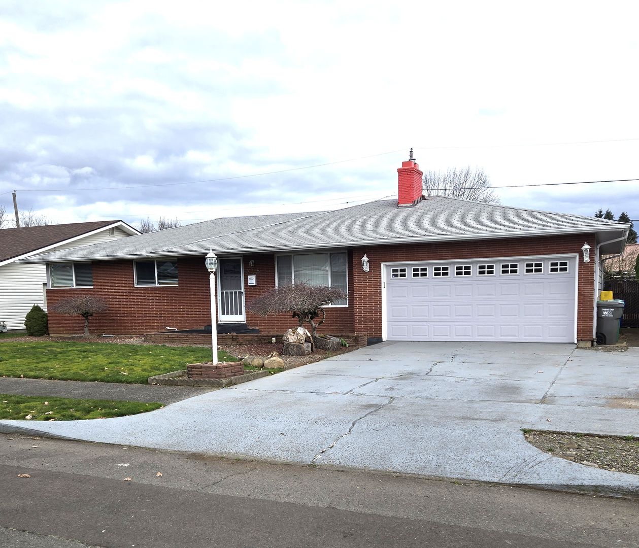 Portland House: 718 NE 106th Pl